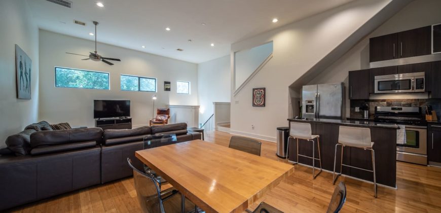 3 bedroom townhome with private garage in Houston