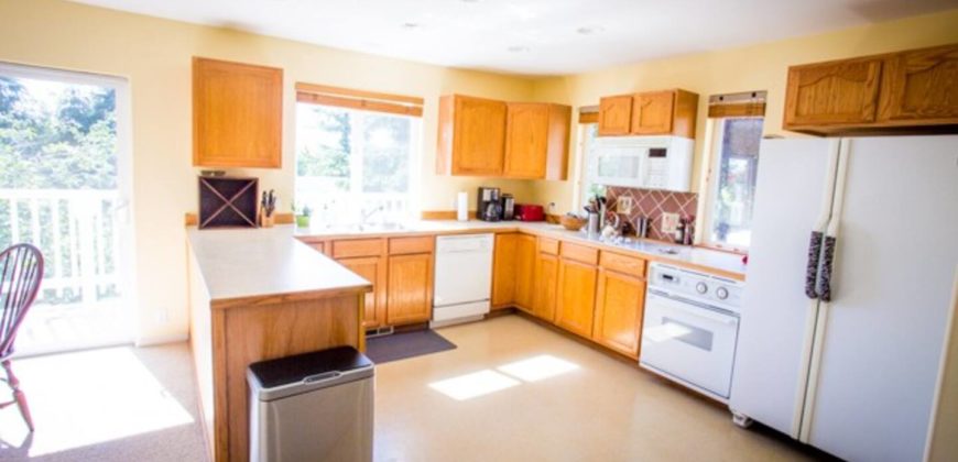 Spacious 2 bedroom townhome in Redmond