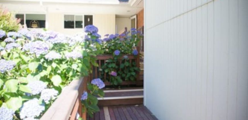 Spacious 2 bedroom townhome in Redmond