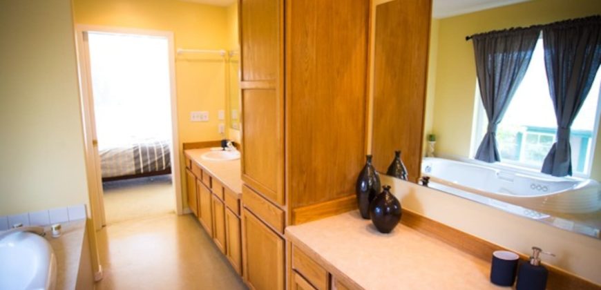 Spacious 2 bedroom townhome in Redmond