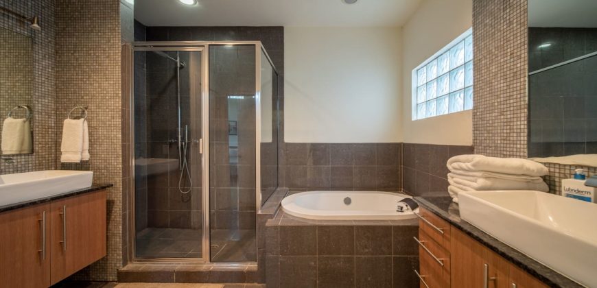 3 bedroom townhome with private garage in Houston