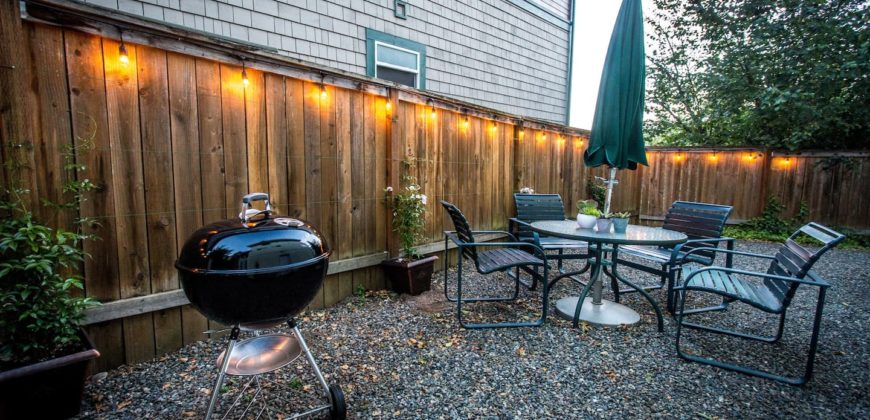 Spacious 2 bedroom townhome in Redmond