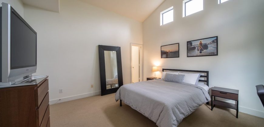 3 bedroom townhome with private garage in Houston