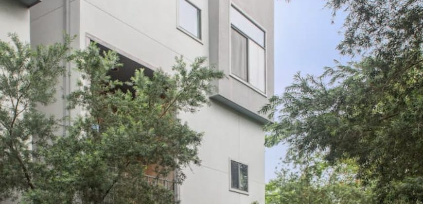 3 bedroom townhome with private garage in Houston